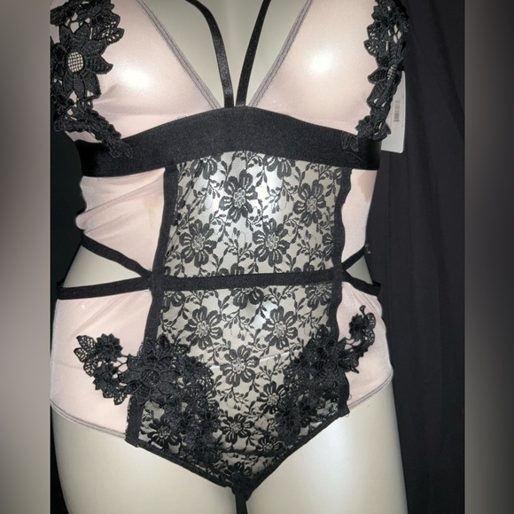 French Affair Black Lace & Nude One-Piece Sexy Lingerie Plus Size Bodysuit - Picture 2 of 10